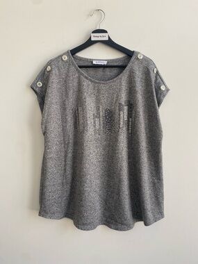Oversized 90s tee